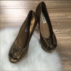 Steve Madden bronze peep toe wedge size 8, label 7
